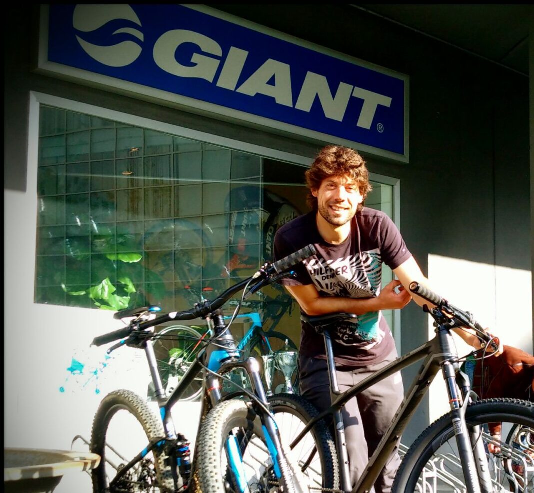 ÓSCAR FREIRE RECOGE SUS DOS NUEVAS GIANT