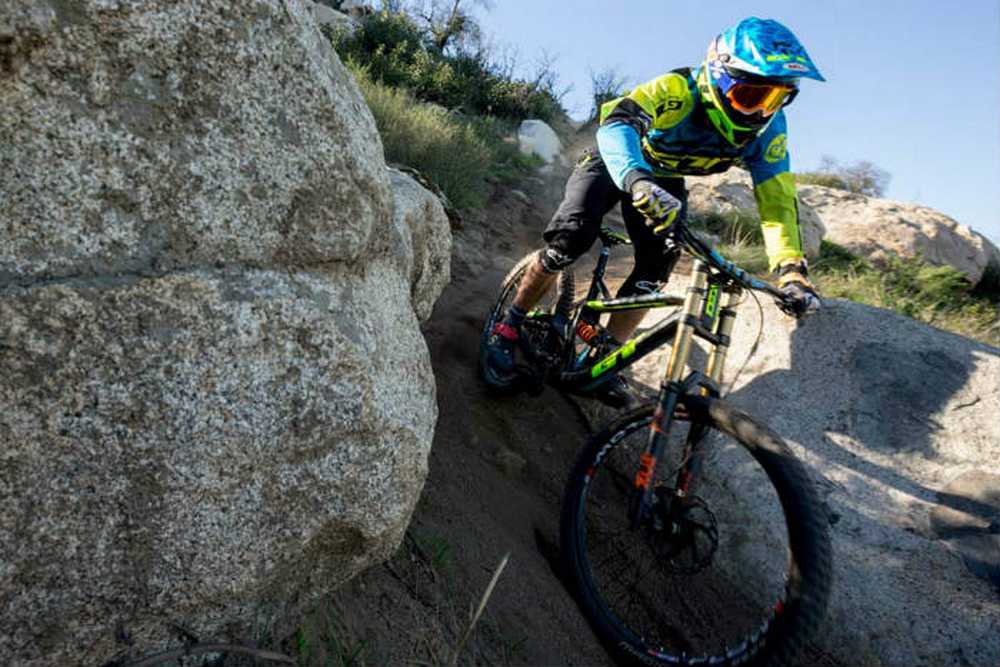 El equipo GT Factory Racing de DH y de Enduro amplía su compromiso con Shimano