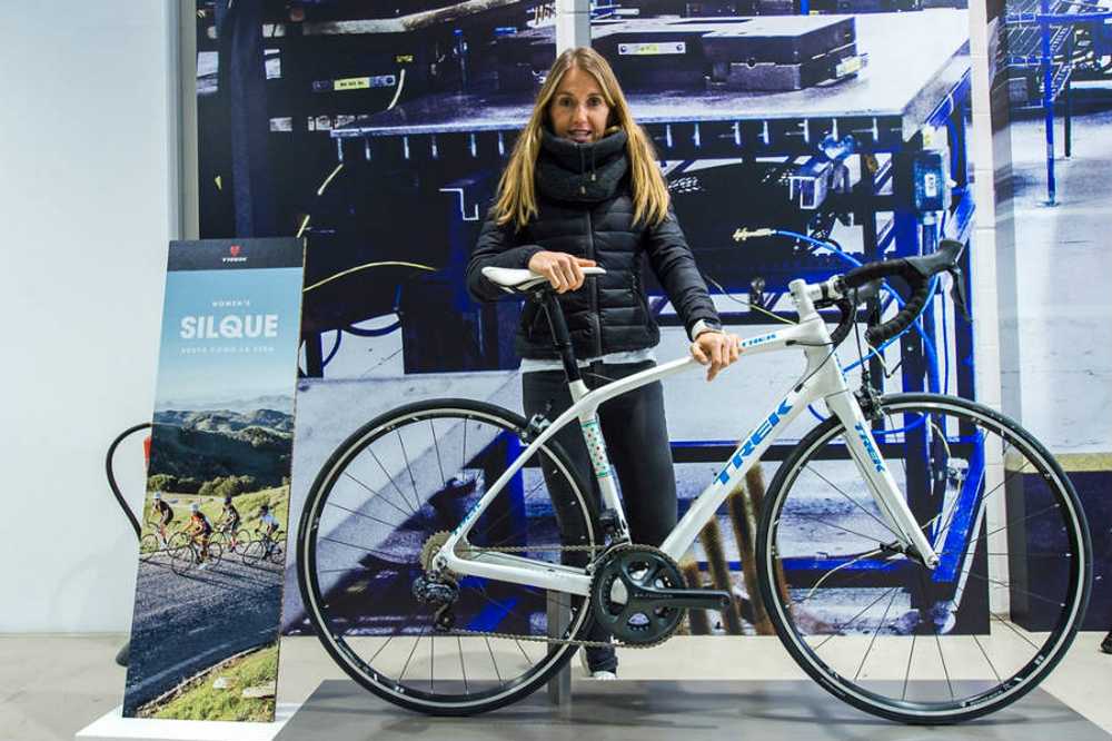Claudia Galicia presenta sus nuevas Trek personalizadas para 2016