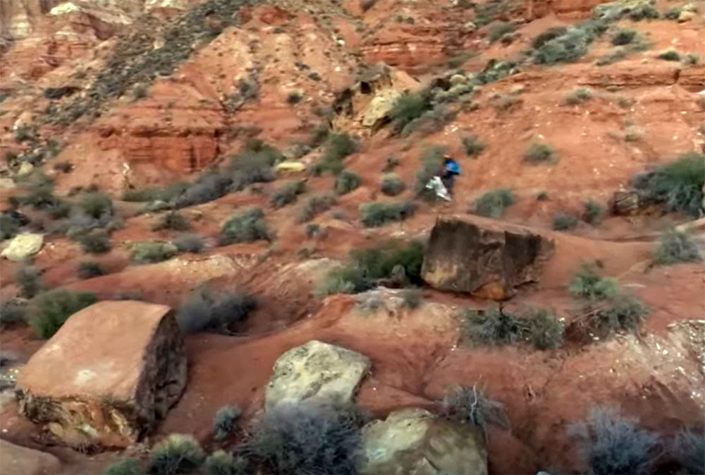 ¡Alucinante! Brandon Semenuk en el Desierto de Utah - Raw 100, Version 5