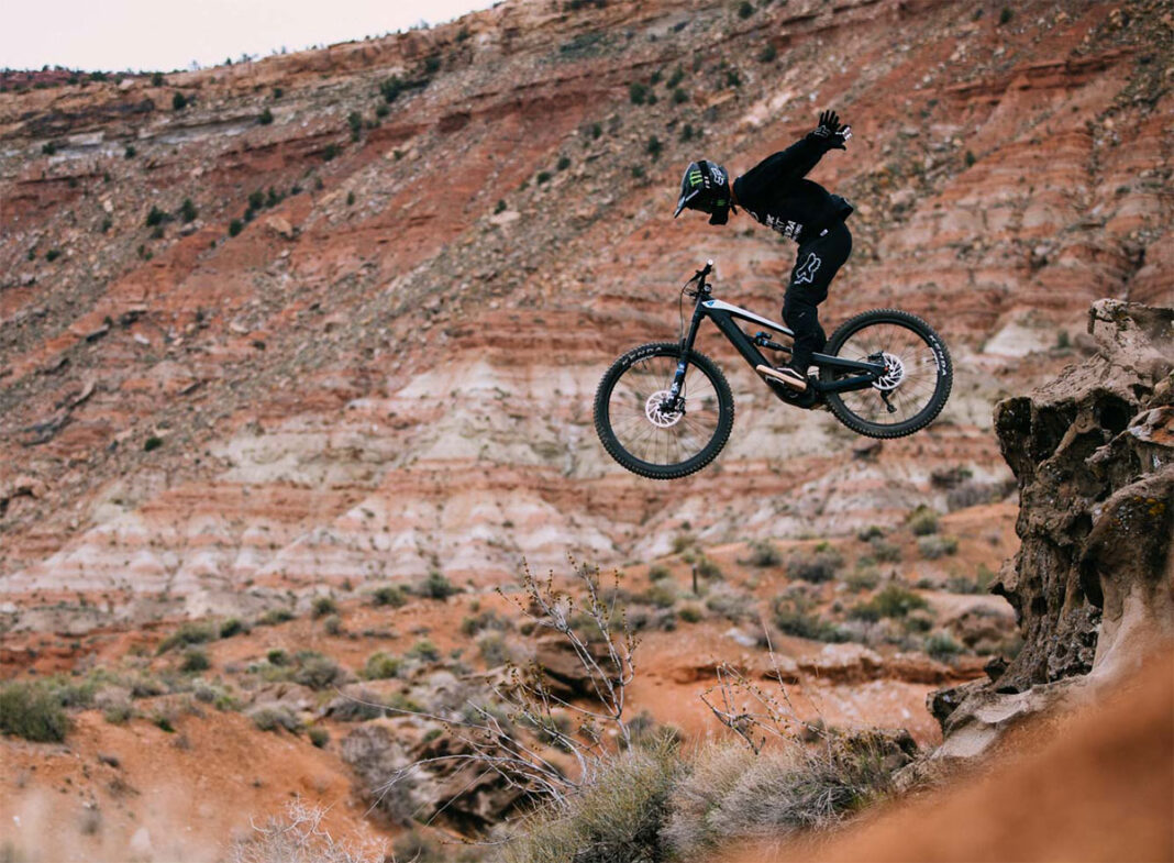 Bicicletas-eléctricas-en-el-Red-Bull-Rampage-Sí-es-posible-con-la-Ebike-YT-Decoy-ethan-nell-young-talent-freeride-video