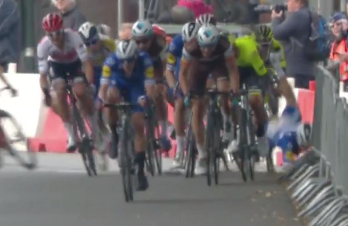 caida de Alvaro Hodeg en el Tour de Eurométropole