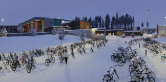 Qué-locura-Al-colegio-en-bicicleta-a-17ºC-nevando-y-lloviendo.-Pobres-niños-coche