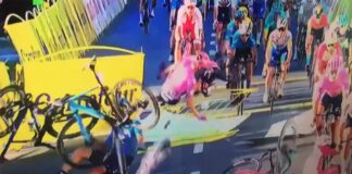 Vídeo: Espeluznante caída provocada por un codazo en la Vuelta a Polonia