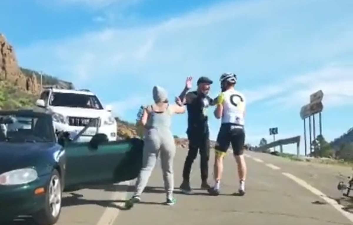 Video-Brutal-agresion-de-un-conductor-a-un-ciclista-en-Gran-Canaria cruz grande