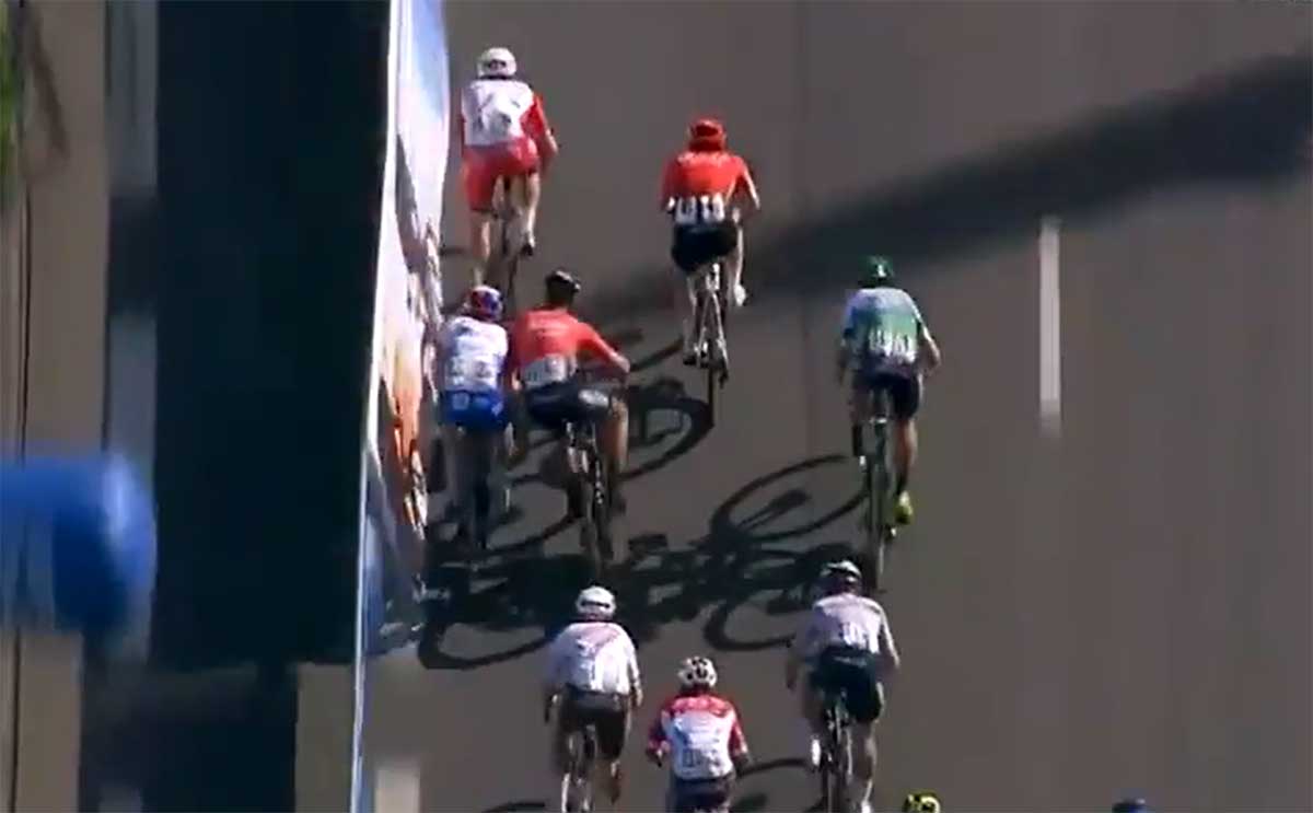 Video-Sancionara-la-UCI-a-Nacer-Bouhanni-por-jugar-sucio-en-el-esprin-de-la-Cholet_pays.