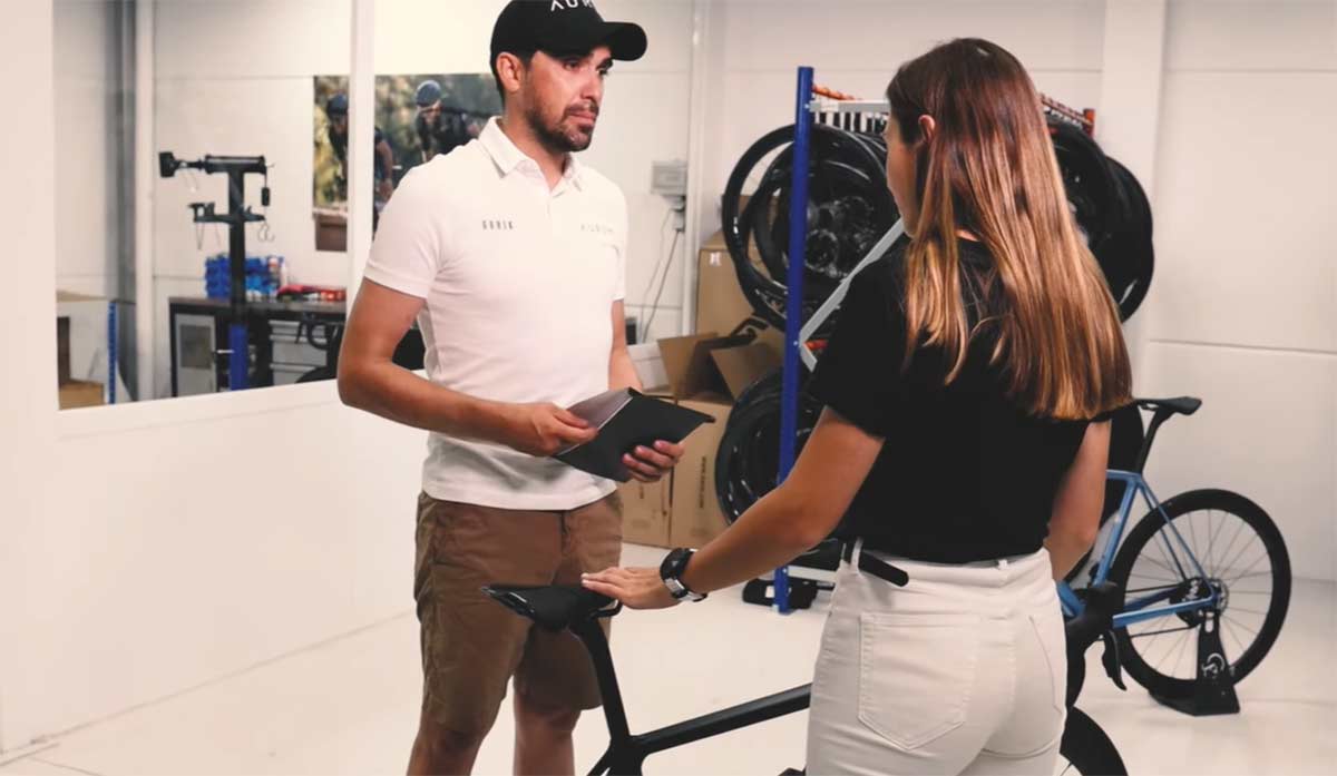 Video-Alberto-Contador-y-la-nueva-embajadora-de-Aurum-Bikes-Maria-Salvo