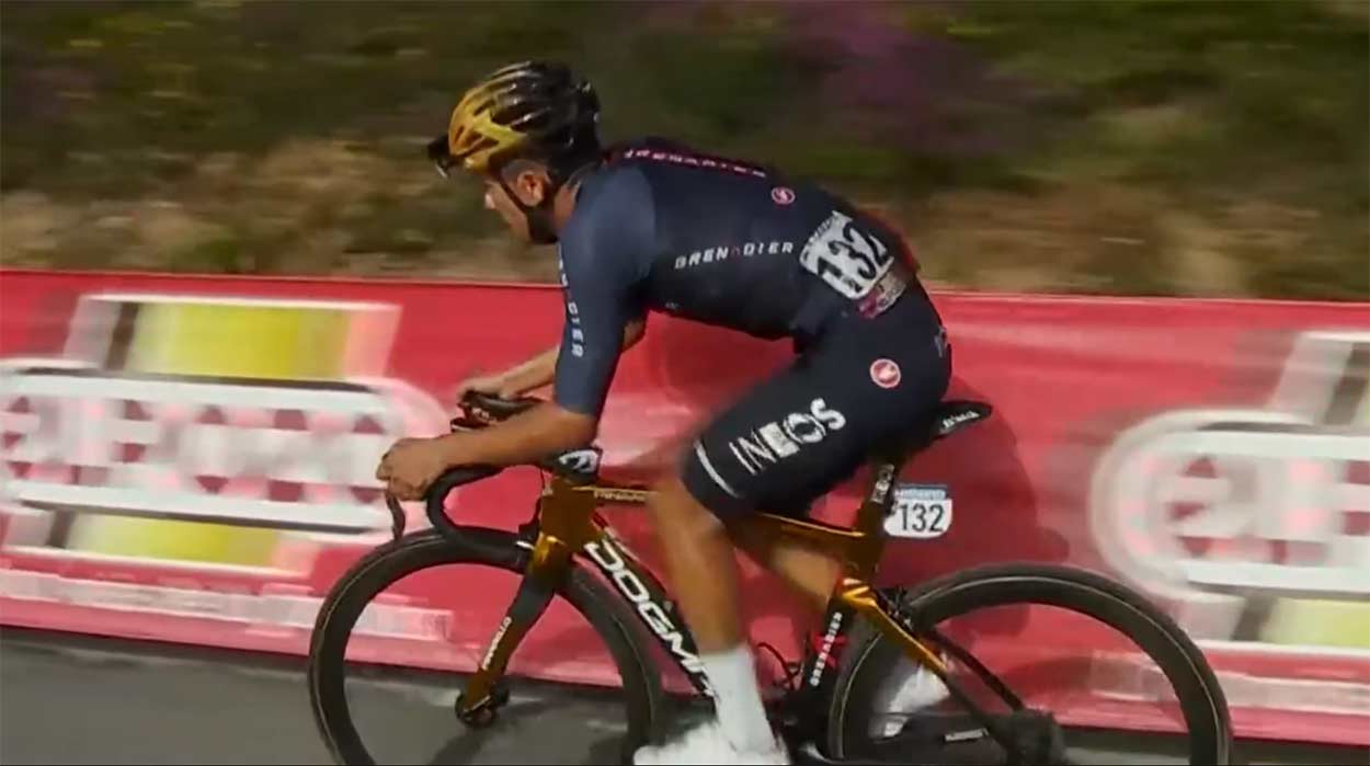 ¿Dónde estás Carapaz? La bicicleta de oro pesa demasiado...