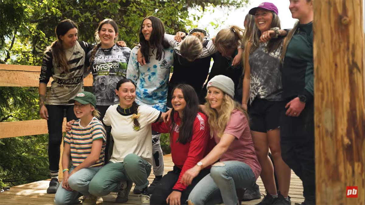Vídeo-Los-saltos-gigantes,-solo-para-chicas,-del-Dark-Horse-Invitational-2021