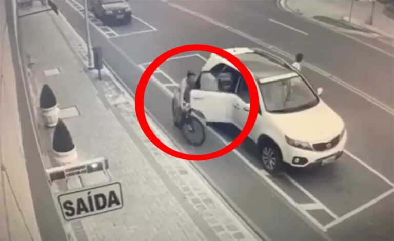Ayuntamientos-que-obligan-a-ir-por-los-carriles-bici-mal-disenados-y-peligrosos