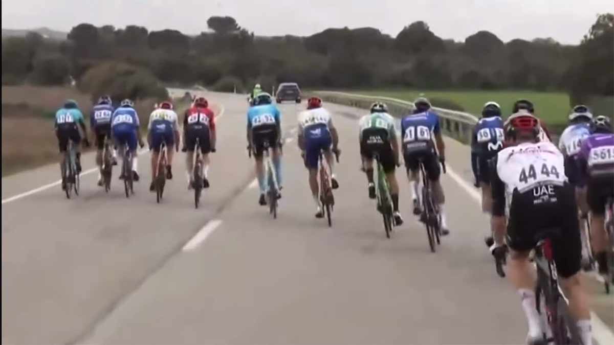 Video-El-vendaval-hace-estragos-en-la-Vuelta-a-Andalucia-viento-tercera-etapa