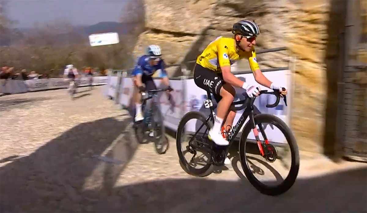 Video-Tadej-Pogacar-conquista-el-castillo-frente-a-Enric-Mas-en-Alcala-la-Real