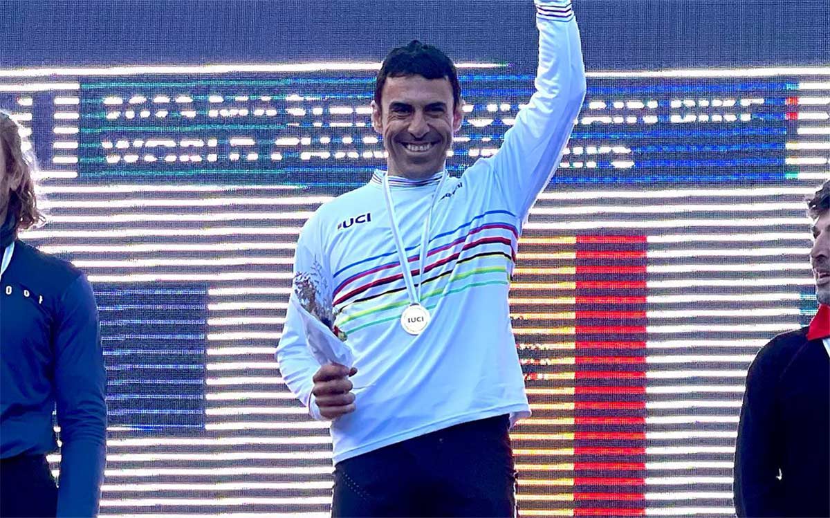 Jacobo-Santana-se-proclama-campeon-del-mundo-de-Descenso-2023-en-cerro-bayo-Argentina