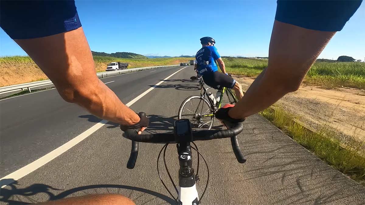 La-importancia-de-avisar-a-los-companeros-y-el-no-perder-la-concentracion-sobre-la-bici