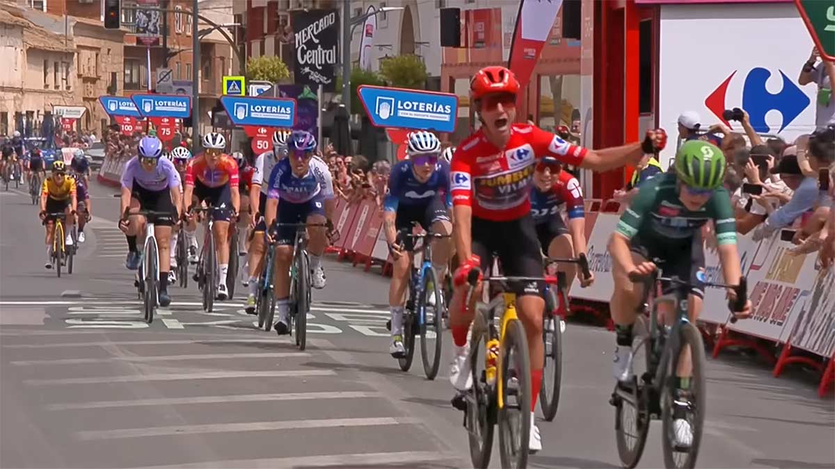 Marianne-Vos-salva-el-viento-y-se-lleva-su-primera-etapa-en-La-Vuelta-Femenina