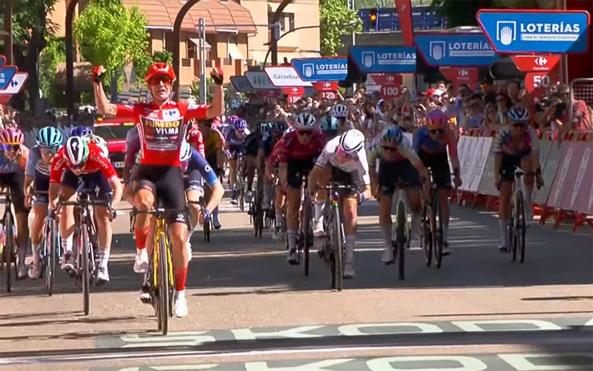 Video-Calculadora-Marianne-Vos-gana-una-nueva-y-movida-etapa-en-La-Vuelta-Femenina-2023