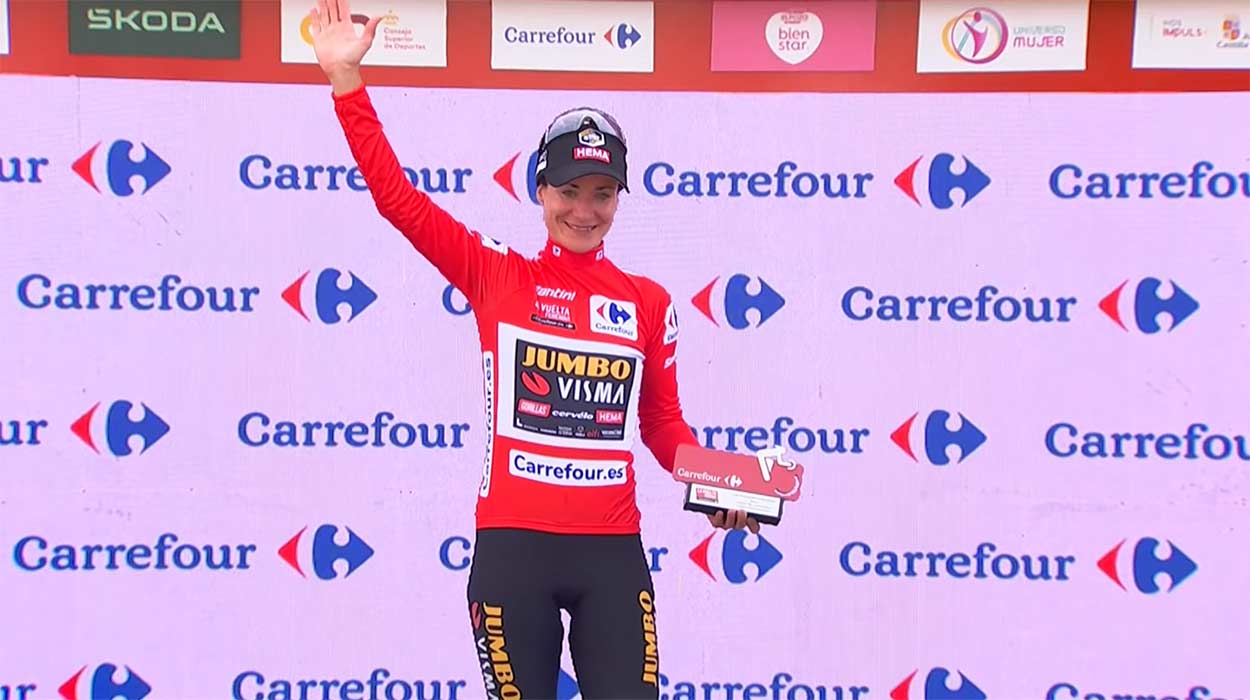 Video-Marianne-Vos-pierde-la-etapa-aunque-se-viste-de-lider-en-La-Vuelta-Femenina-2023