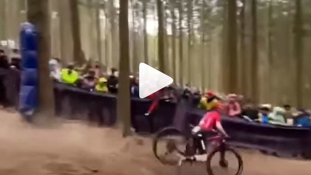 el-drop-cortado-de-Mathias-Fluckiger-con-sus-partes-en-la-Copa-del-Mundo-de-mountain-bike-de-Nove-Mesto