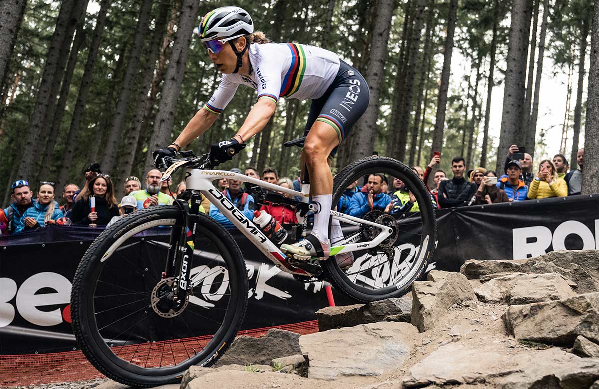 A-la-venta-las-suspensiones-electronicas-SR-Suntour-TACT-por-solo-5.499-euro-Pauline-Ferrand-Prevot