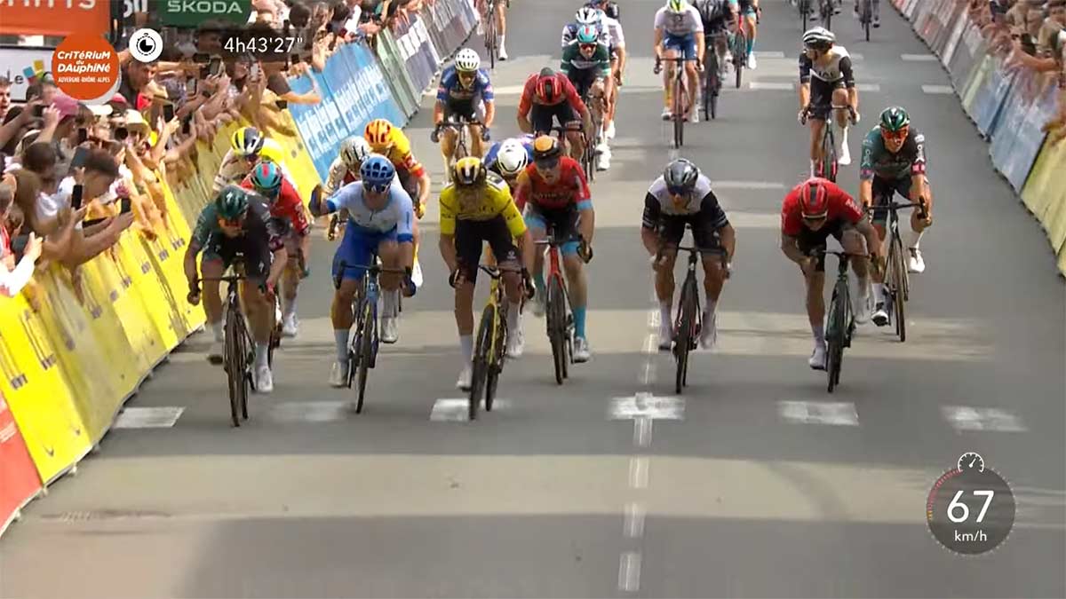 Sam-Bennetr-y-Dylan-Groenewegen-descalificados-en-el-Criterium-del-Dauphine.jpg