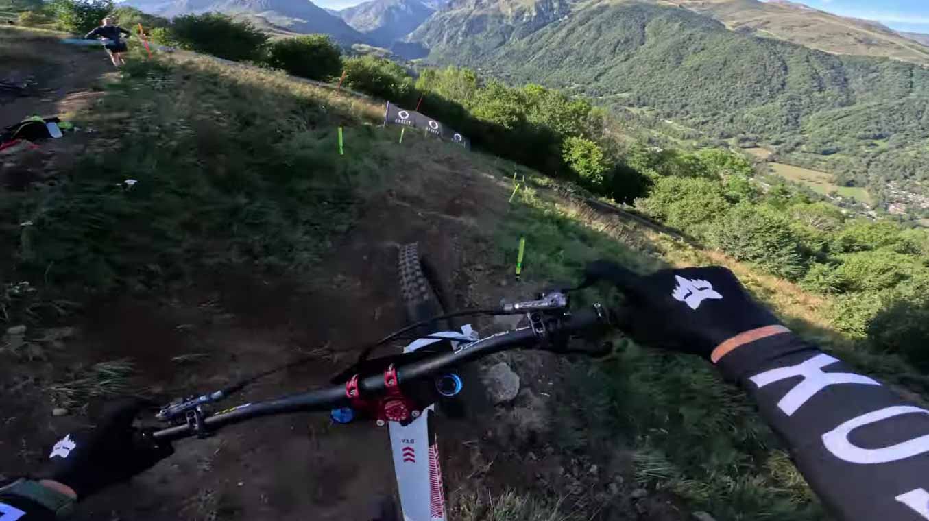 Vídeo: Jackson Goldstone nos muestra el DH de Loudenvielle, Copa del Mundo MTB 2023