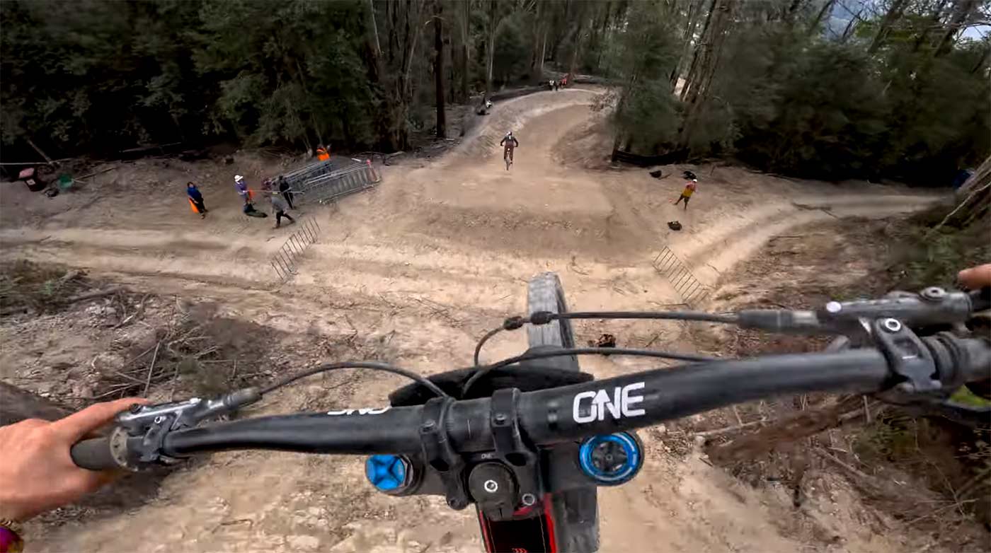 Jackson-Goldstone-nos-muestra-la-locura-del-DH-del-Red-Bull-Hardline-Tasmania